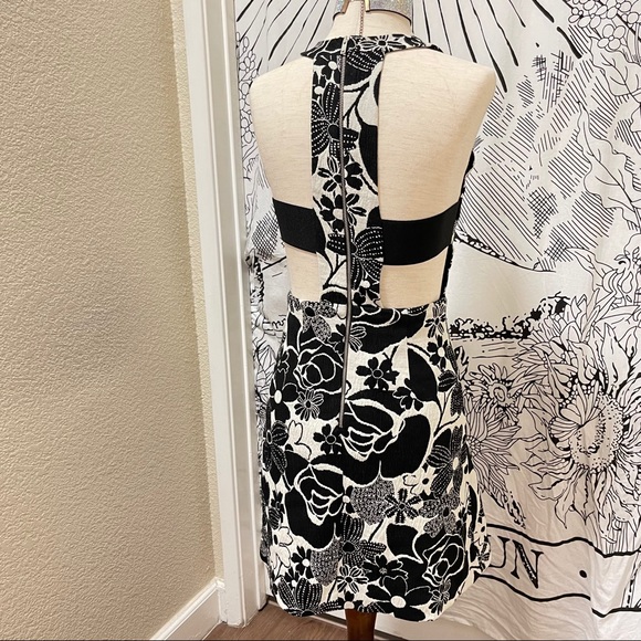 🌈 Gorgeous flower pop art dress - Picture 8 of 11